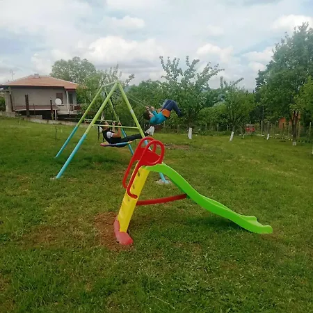 Holiday home мони-зона релакс Brosh